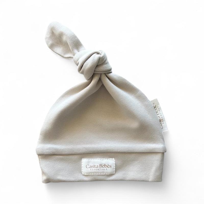 Organic misty grey baby beanie with top knot, certified organic cotton by Casita Bebes.