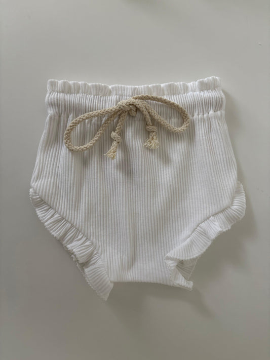 White organic baby bloomer with ruffle trim and natural drawstring from Casita Bebes.
