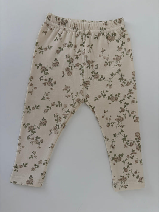 Organic baby leggings with delicate brown floral print, soft cotton certified by Casita Bebes.