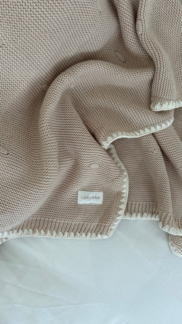 Brow Knitted blanket with a visible Casita Bebes brand label on a light background