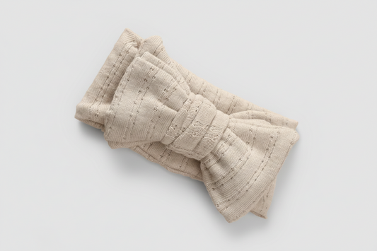 Organic beige linen baby bow headband with textured stitch detail from Casita Bebes.
