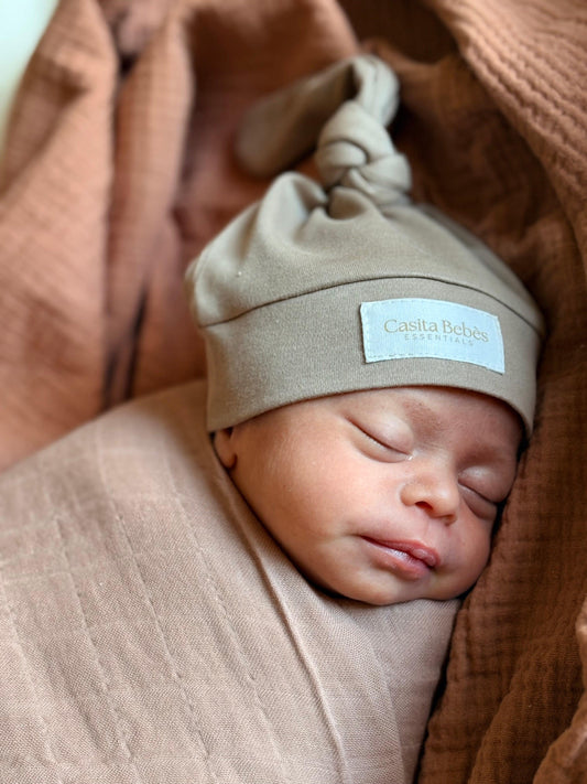 Essentīals Knot Beanie Mocha