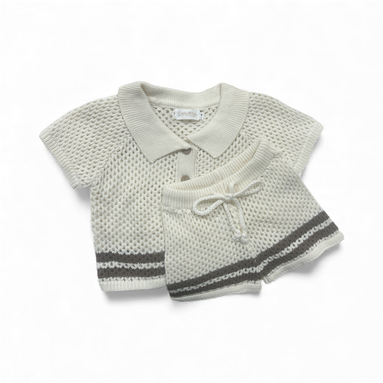 Knitted breathable baby top and shorts white background. Brand Casita Bebes