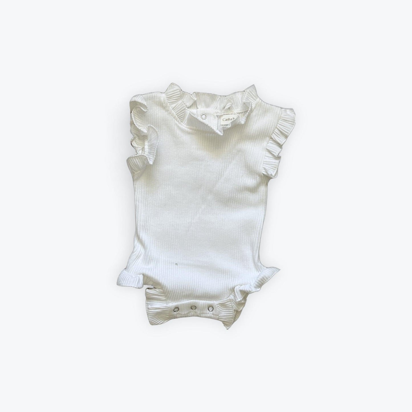 Organic white baby bodysuit with ruffled sleeves and collar, certified organic cotton, Casita Bebes.