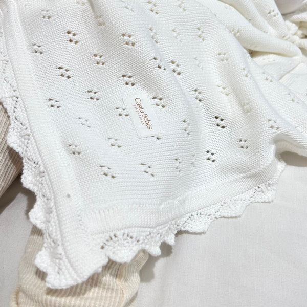 Essentīals Crochet Blanket