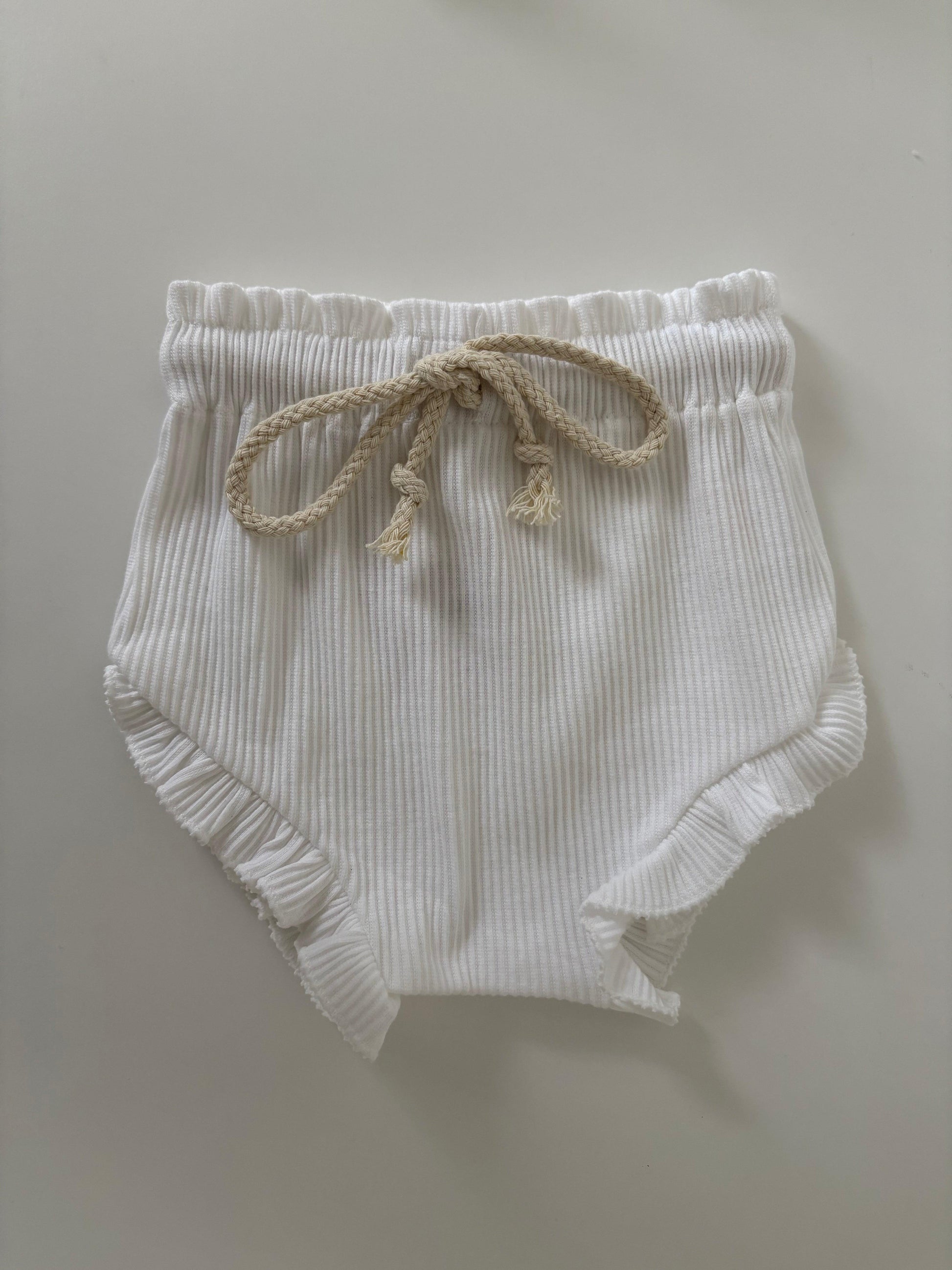 White organic baby bloomer with ruffle trim and natural drawstring from Casita Bebes.